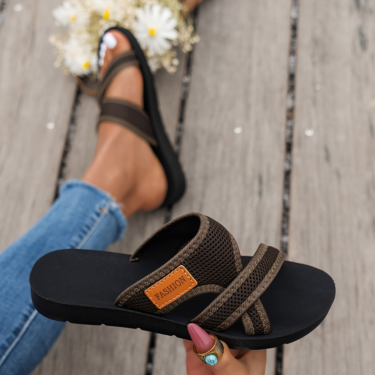 Bequeme Flachschuhe mit Kreuzriemen für Damen