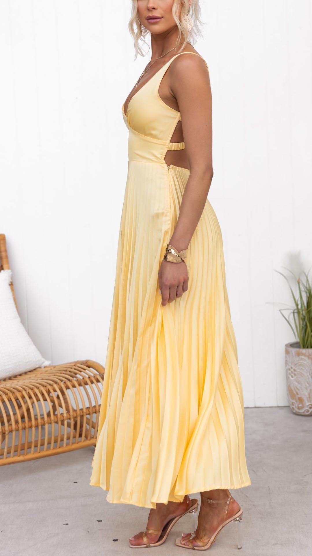 Aby Gelbes Plissée Maxikleid mit V-Ausschnitt für Damen