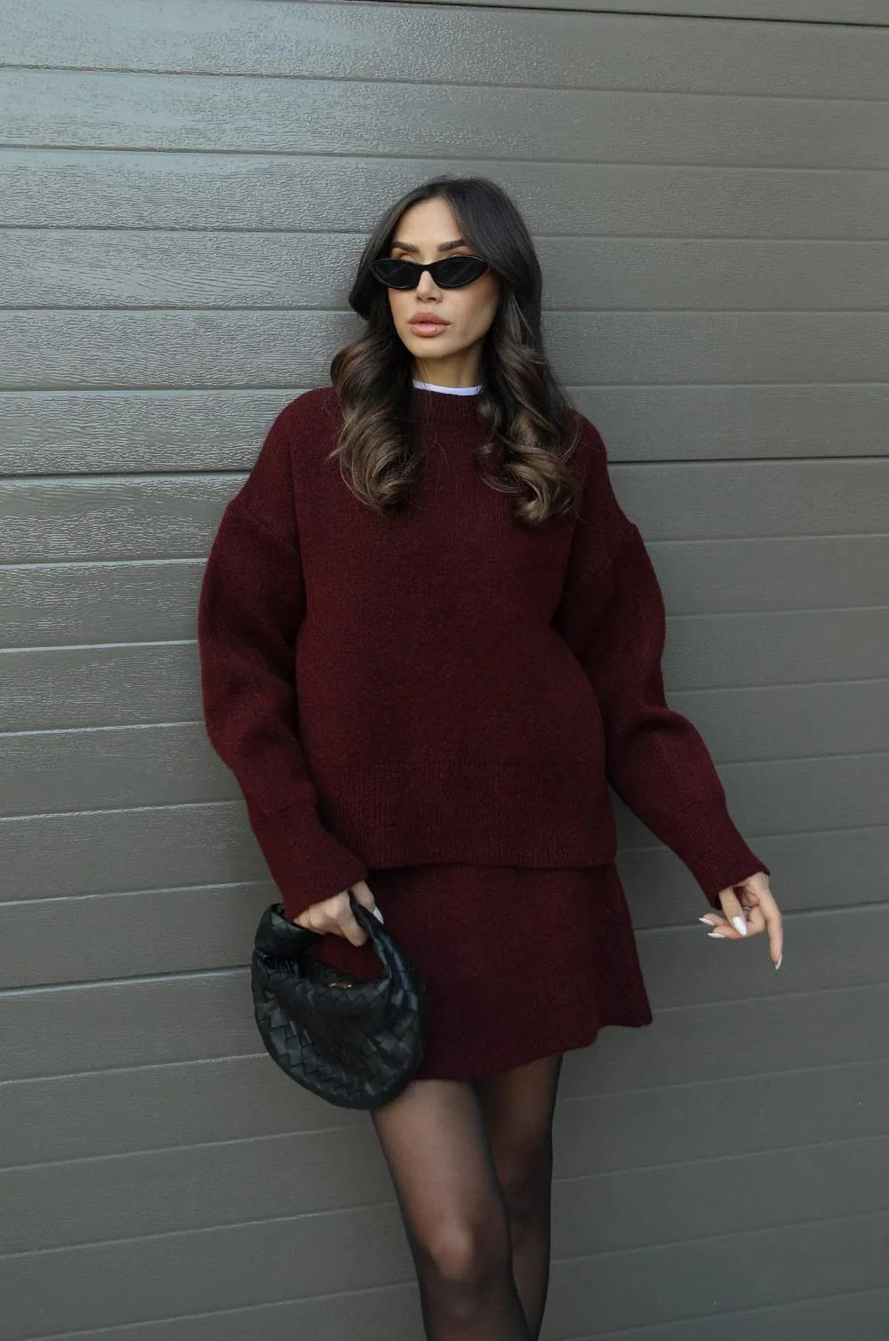 Modischer Pullover und Minirock für Damen