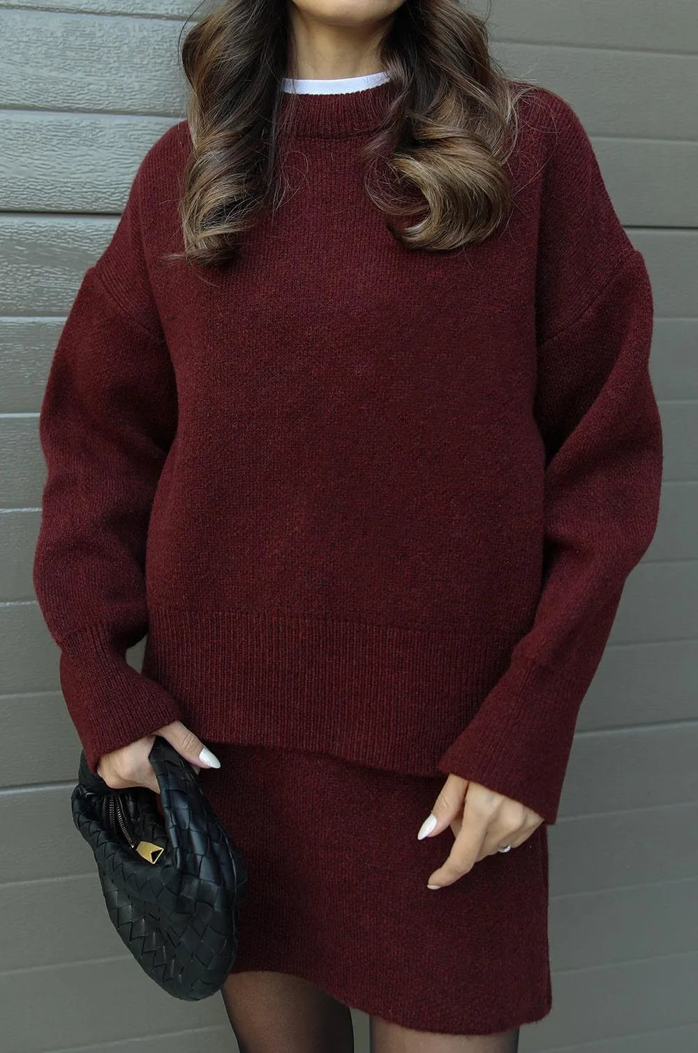 Modischer Pullover und Minirock für Damen