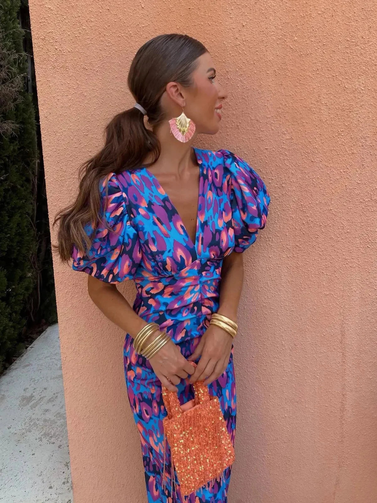 Lily Farbenfrohes Kleid mit Raffärmeln für Damen