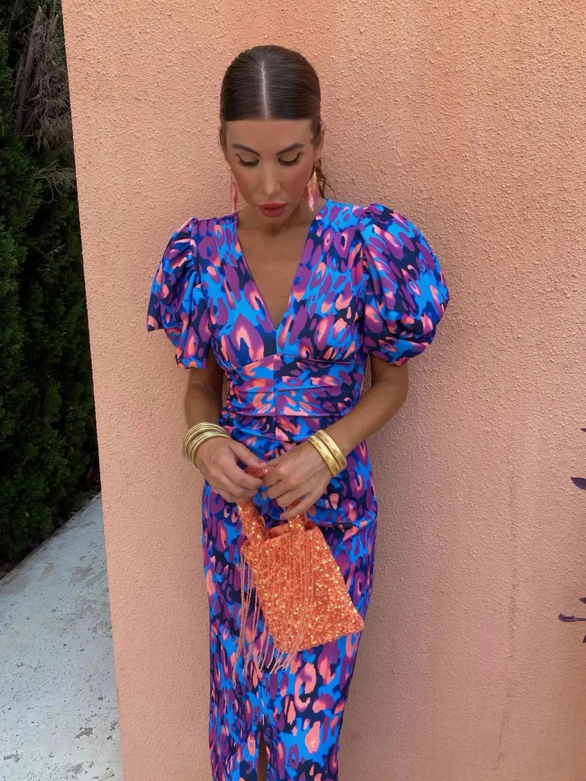 Lily Farbenfrohes Kleid mit Raffärmeln für Damen